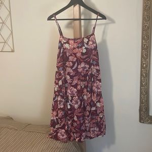 4 for $20! Bundle 4 items w/this title and offer $20!Old navy floral dress